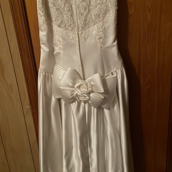 Wedding Dress - Picture 5 of 7